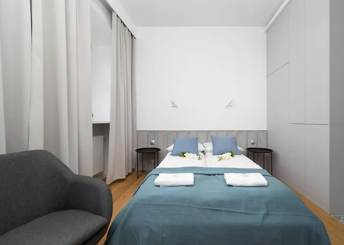 Old Town Studio Więzienna by Renters